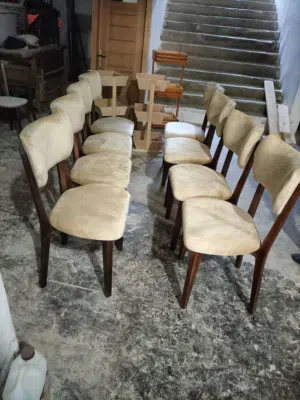 كراسي من الخشب الممتازة اتر و كذلك مفاعد مع رفوف اللاحذيه