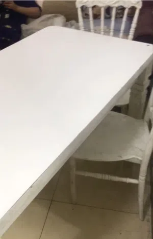 ميز طعام نظيف ثقيل