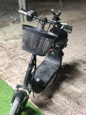 سكوتر كهربائي  Mini Electric Scooter وزنه 30 k  ويتحمل وزن من 100 حتى 120 k