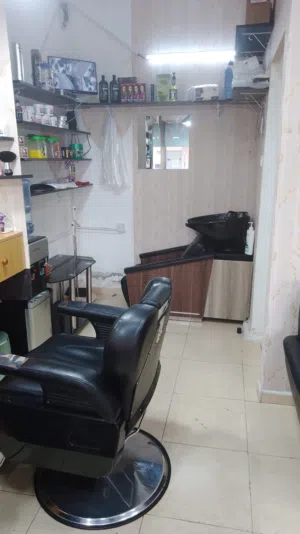 صالون للبيع بمنطقه النخيل 2 خلف مطعم ثمار البحر