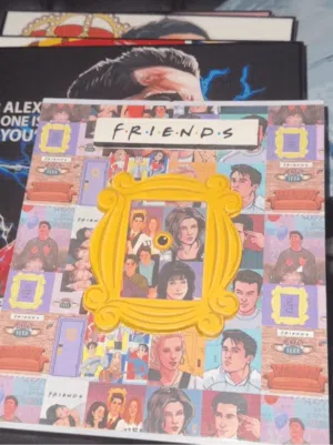 لوحات خشبية تتعلق بالجدار