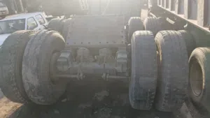 قاعدة قلابمستعملة بحالة ممتازة بدن إطارات