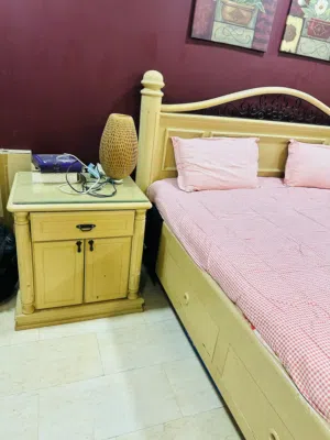 اثاث غرفه مع الكبت وسريرين اضافيين