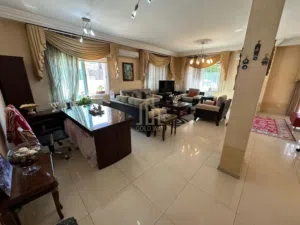 في أرقى مناطق عبدون شقة مفروشة أرضي معلق 200م بسعر مميز وتشطيبات راقيه/ ref 9557