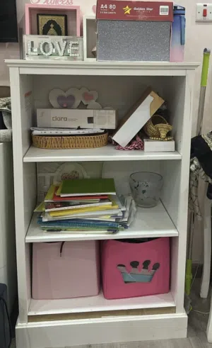 تسريحة لغرفة أطفال ومكتبة