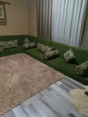 جلسه عربيه ممتازة استعمال قصير جلسة عربية مخمل أخضر بحالة ممتازة