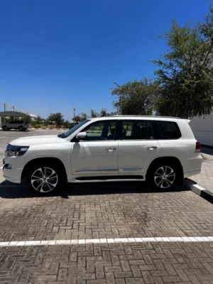 Toyota Land Cruiser GXR Grand Touring تيوتا لاند كلوزر GXR