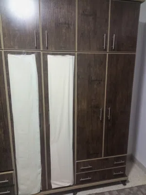 خزانة ملابس استعمال شهر