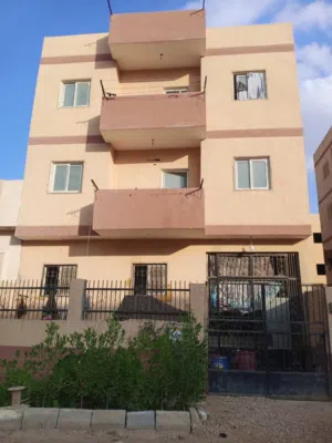 عمارة متميزة للبيع خلف الممشى السياحي في مدينة بدر