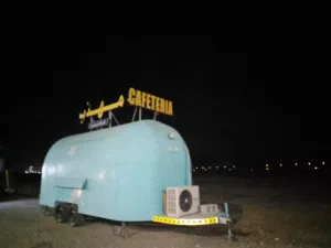 فود تراك لسه جديد بكامل معداته والرخصه لسه جديدة كافتريا