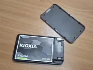 للبيع: قرص تخزين SSD سعة 512 جيجابايت + حاضنة (Enclosure) Sabrent USB 3.0