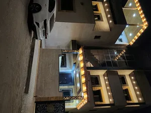 3 Floors . 510 m2 . Agent0