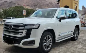صالون لاند كروزر VXR 2025 هايبرد وبسعر مميز