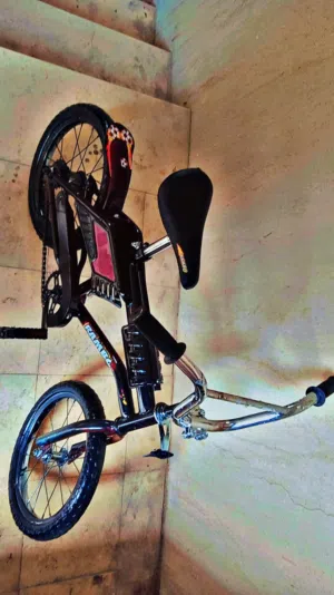 سيكل رامبو مقاس 16 لون اسود مع احمر مولع