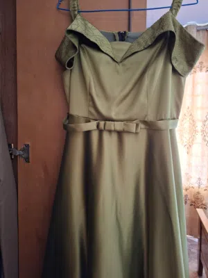 فستان للبيع