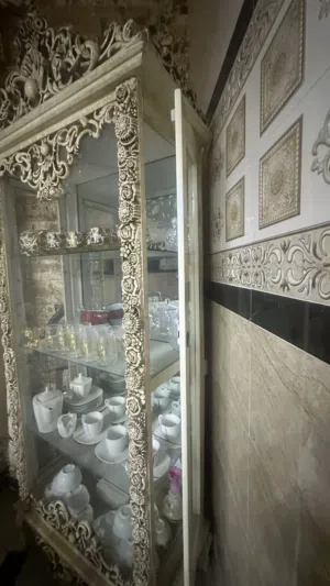 فاترينة خزانة زجاجية