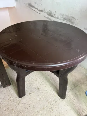 طاولة بحالة ممتازة