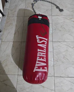 كيس ملاكمة اصلي شركة EVERLAST الطول 85cm خياطات 5 وحشوة اصلية قطع قماش خاصة مو ملابس تفاصيل خابرني