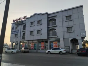 بنـــاية للبيع جديده بدخل ممتاز  وموقع ممتاز صحم عند الشارع العام