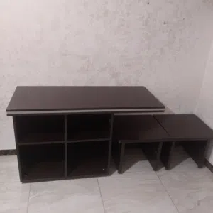 مكتب مع طاولات جانبيه