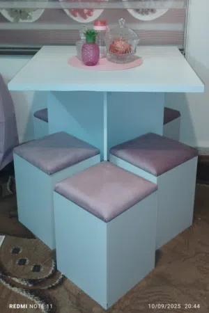 طاولة سفره مع اربع كراسي