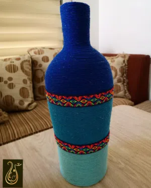 فازة فخار بعدة اشكال بتصميم يدوي جذاب والوان متناسقه ومناسبه لديكورات المنازل المختلفه