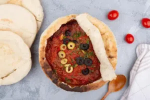 شيف خبره 15سنه بتاسيس المطاعم الامريكي وفاست فود باحدث الطرق  خبره بالامارات و السعوديه وقطر و الارد