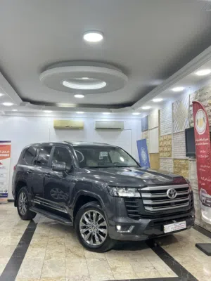 Used Toyota Land Cruiser in Muscat