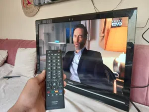 تلفزيون للبيع شبه جديد نظيف واضح  40 بوصه كبير