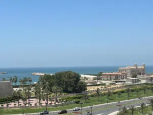 شقه غرفتين وصاله باطلاله بحريه للإيجار السنوي