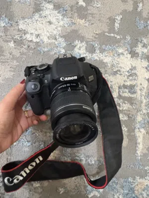 كاميرا كانون Canon 650D شبه جديدة تماماً 700 درلار قابل للتفاوض