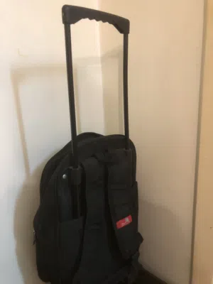 حقيبتان ماركات عالمية نوعيات ممتازة شبه جديد بحال الوكالة