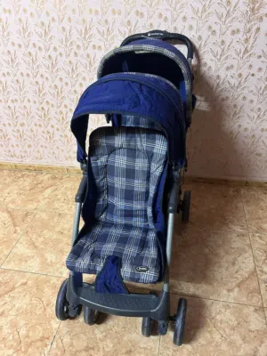 عربة أطفال تؤام
