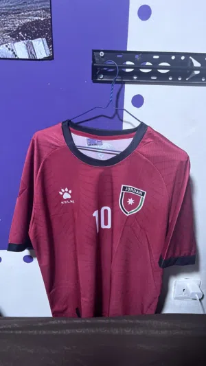 تي شيرت المنتخب الأردني الاحمر التعمري