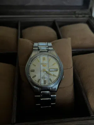 ساعة Seiko 5 Automatic 21 Jewel من الساعات الكلاسيكية المشهورة جدًا من سيكو