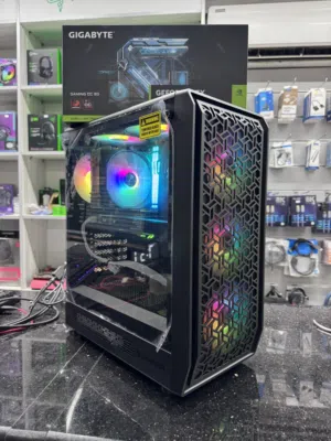 كمبيوتر جيمنج مستعمل شهرين مواصفات خرافيه i5 / RTX 5060./ 16gb DDR5