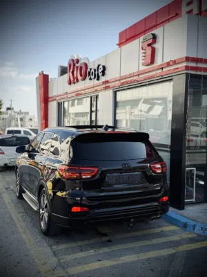 كيا-سورنتو-مفللل-و-ملغم-و-فش-اضافة-مش-عليه-مفلل-اضفات-مش-ناقصو-غير-شوفير