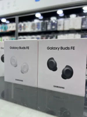 Samsung Buds FE ( NEW ) سماعات سامسونج الاصلية بودز اف اي جديدة مسكرة  متوفرة باللون الابيض و الاسود