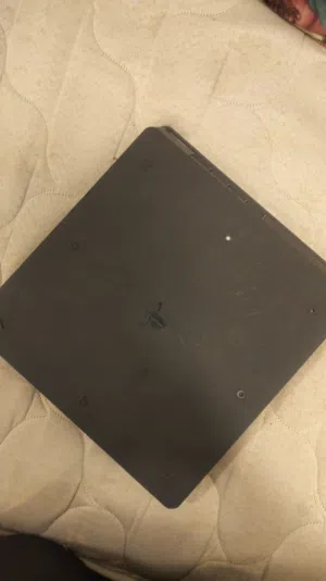 بلي فور نضيف جدا مع 4 اقراص