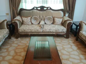 طقم كنب بحالة ممتازة