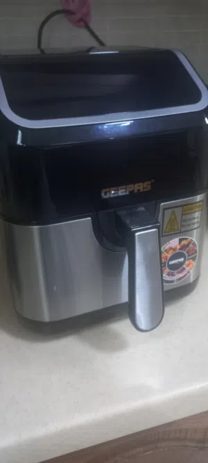 قلاية هوائية بحالة ممتازة GEEPAS