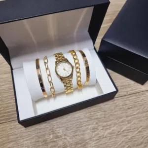 ساعة مع سوارات