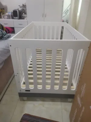 سرير اطفال شبه جديد