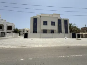 شقق راقية للبيع السيب قريب الشاطيء