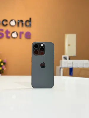 iPhone 15 pro 256 GB like new condition very clean no scratches