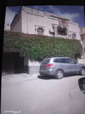 عمارة للبيع ستة شقق ومحل  تنفع استثمار او سكن ويوجد بها قراج كبير 34×4 جنان من ثلاث جيهات شارع واسع