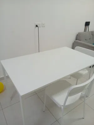 طاولة مع كرسيين ايكيا