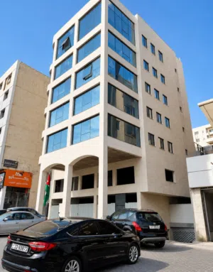 شارع الملكة رانيا 600 م2 موقع استراتيجي لكبرى الشركات — مباشرة من المالك