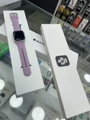 Apple Watch se 40mm وكاله شبه جديد مع كامل اغراضها والكرتونه