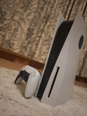 بلايستيشن 5 مستعمل نظيف